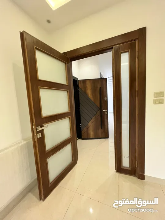 ارضية مع ترس و فير بليس بتشطيب مميز في طريق المطار الحويطي خلف المدارس العالمية