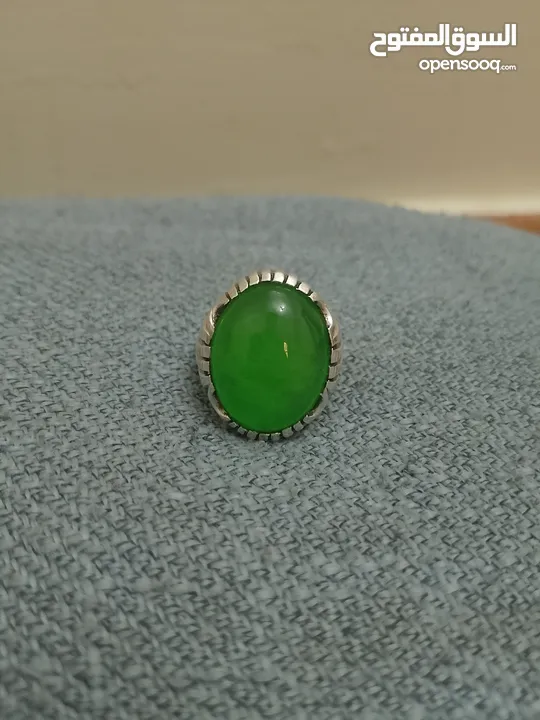 خاتم حجر كريم ب اللون اخضر