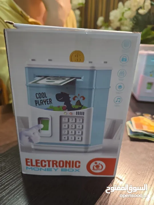 حصّالة إلكترونية ذكية بنك صغير في بيتك تسحب الورقة لحالها قدام عيونهم قفل برقم سري بصمة .