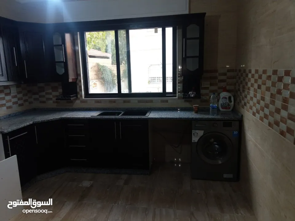 شقة أرضية مفروشة ومميزة للبيع