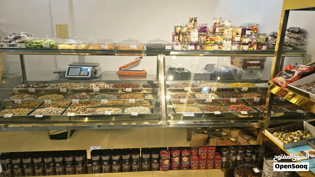 معرض مكسرات جاهز بالكامل”