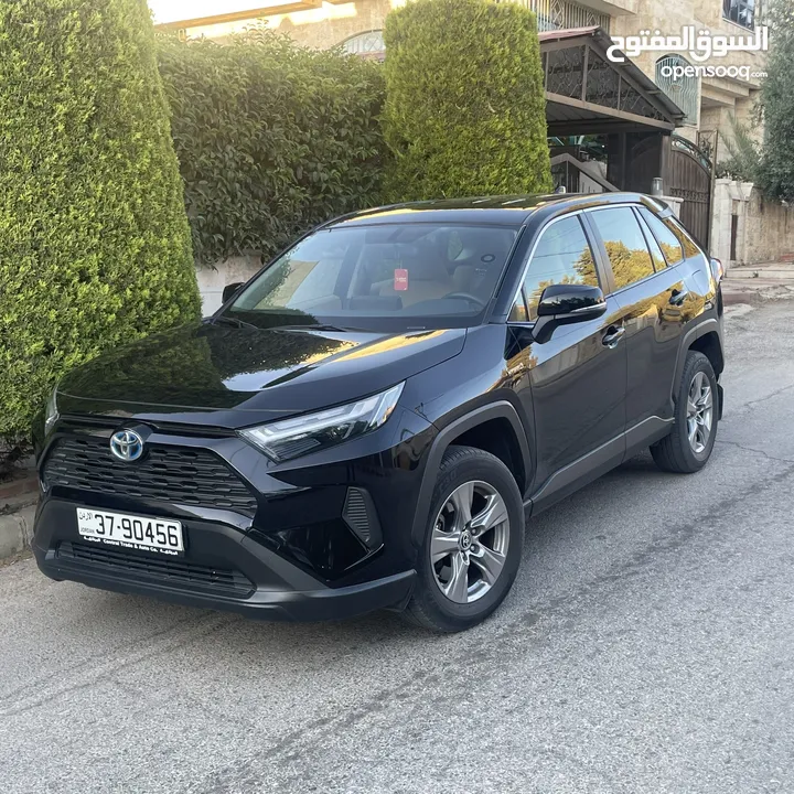 Toyota Rav4 model 2023  وارد الوكالة و ما زالت تحت الكفالة قطعت فقط 29 الف كيلو فحص كامل بلا حوادث