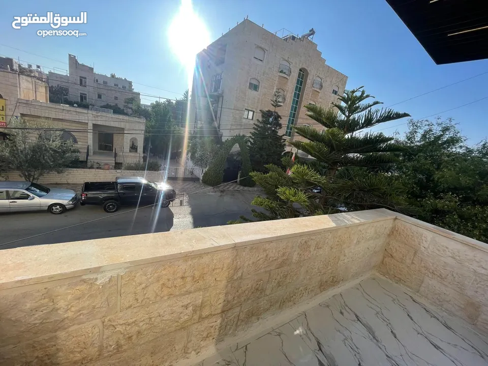شقه فاخره للبيع بسعر حرق في الجندويل 200م طابق أول من المالك مباشره