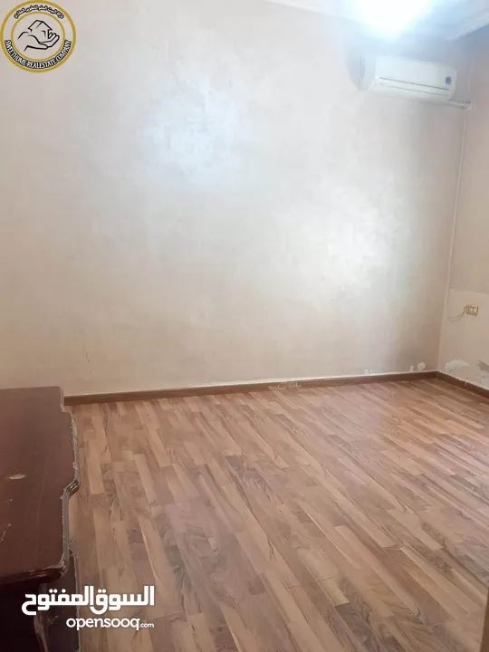 شقة أرضية مميزة للبيع في خلدا 200م مع ترسات امامية 60م تشطيب سوبر ديلوكس