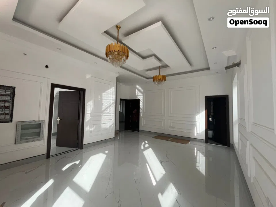 فــــيــــــــــــلا للـــــبيـــــع اول ســـــاكــــن مــــكــــونه مــن 7 غـــــرف و 10 حـــمامات