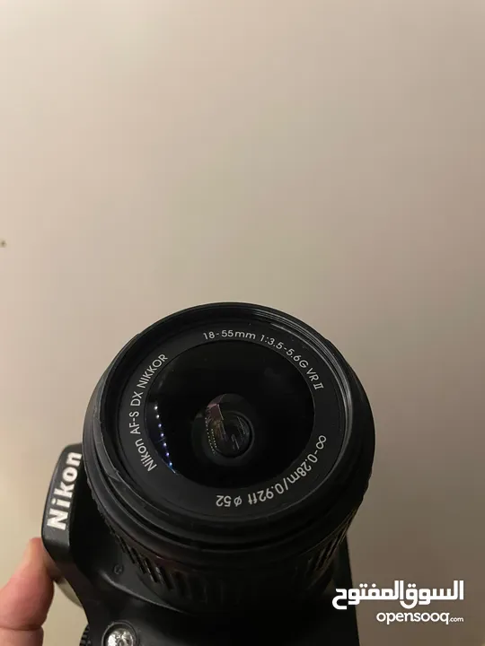 كاميرا نيكون D5200 مع عدستها بحالة ممتازة