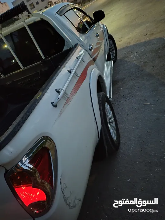 بك اب متسوبيشي L200 موديل 2011 4*4