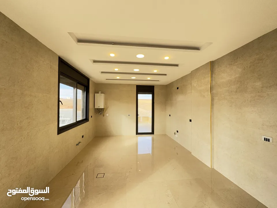 شقة فاخره للبيع طابق اول مساحة 235م بكردور عبدون(عميش) بسعر مميز