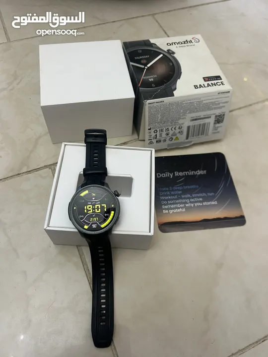 ساعة اميزفيت بلانس بحالة الوكالة (بالكرتونة) معها كامل اغراضها Amazfit Balance