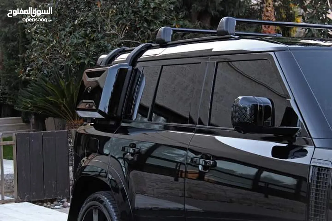 Land Rover Defender  2023  Plug in hybrid Black Package