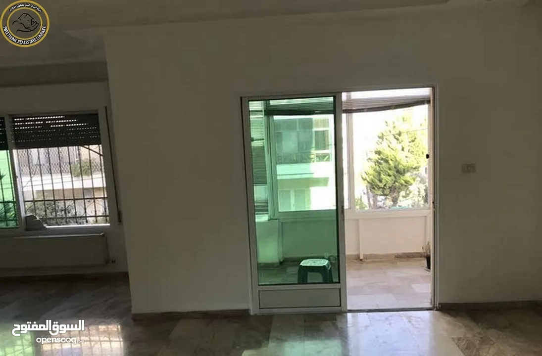 شقة طابقية فاخرة للبيع في أم السماق طابق اول 235م تشطيب سوبر ديلوكس بسعر مغري