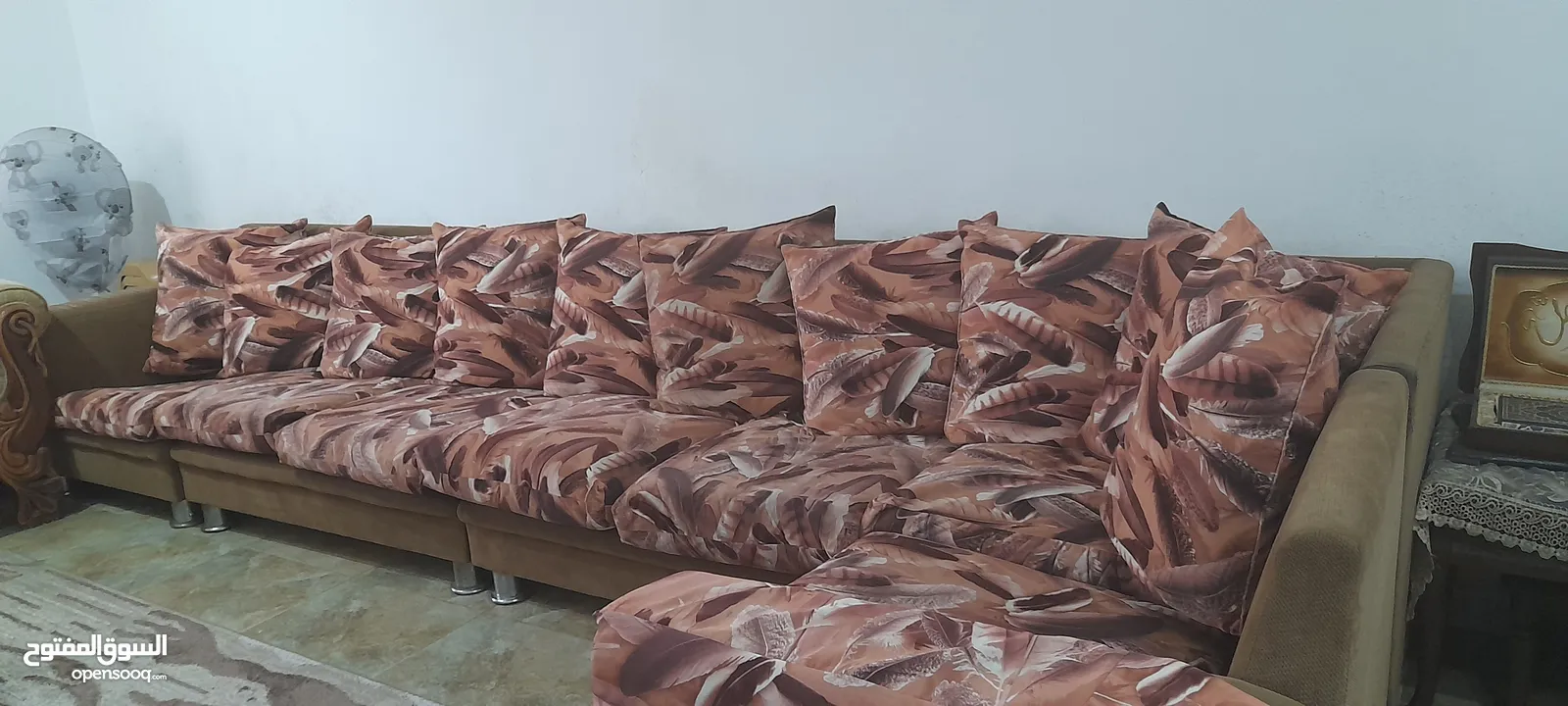 طقم كنب كورنر 8 مقاعد مستعمل بحاله جيده جداااا