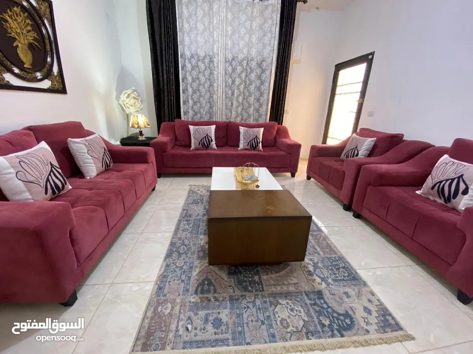 أطقم كنب وكورنرات خشب سويد ثقيل جدا اسفنج دانلوب والضهر هولو طبي الارضيات كوشوك متينه