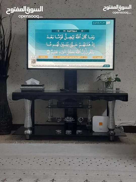 طوله تلفزيون ممتازه ونظيفه