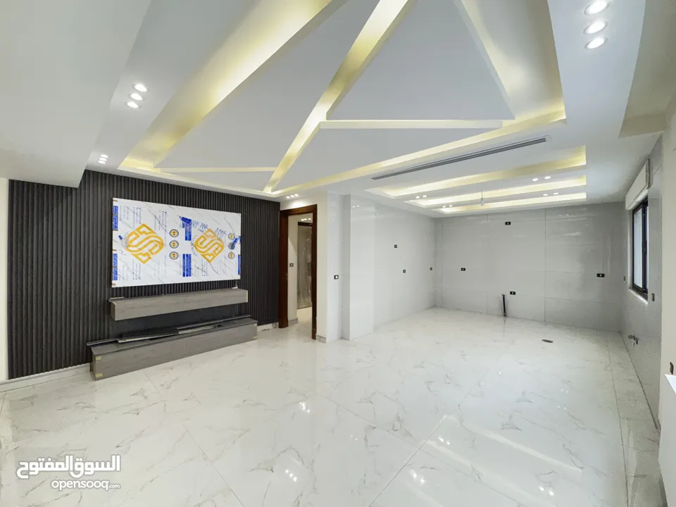 شقة طابق ارضي للبيع مساحة 240م باجمل مناطق خلدا (مشروع 113)