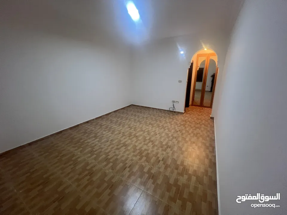 شقة غير مفروشة