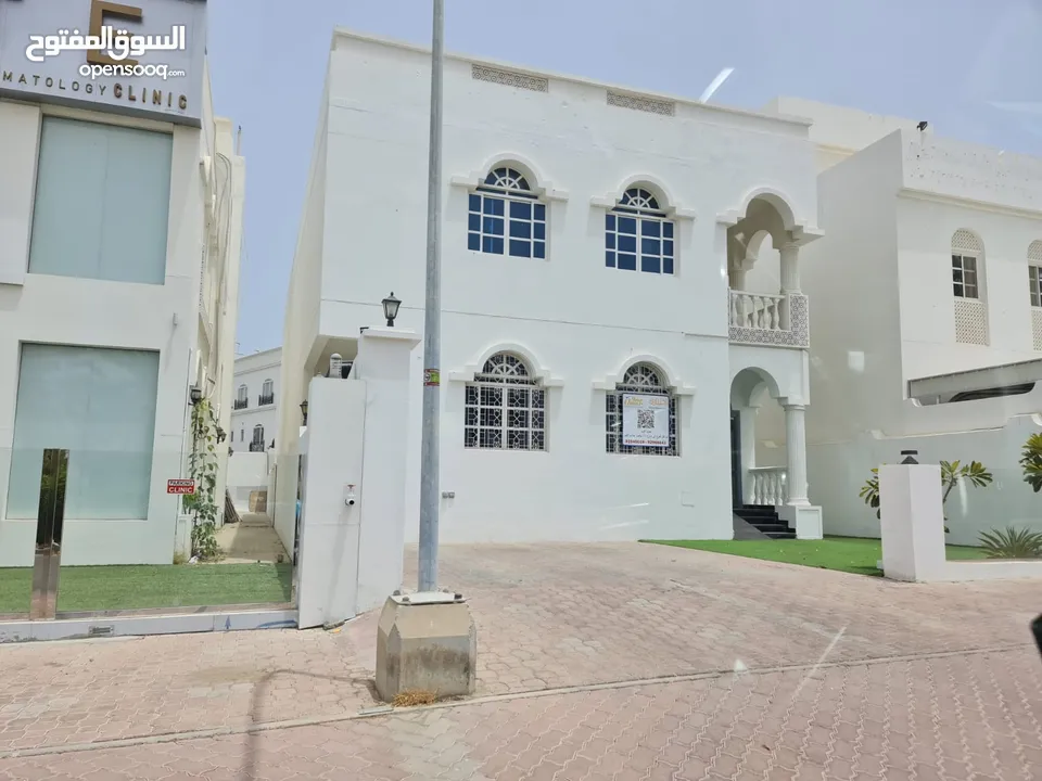 6Me5-Luxury Commercial villa located in Qurm