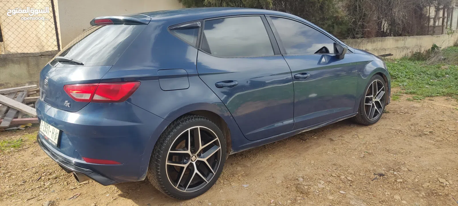 سيت ليون 17 للبيع