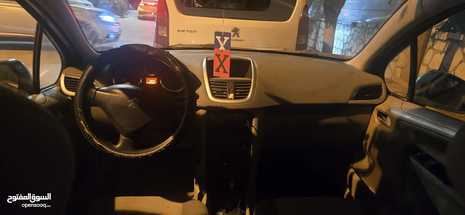 بيجو 207 / لون فضي/ بنزين