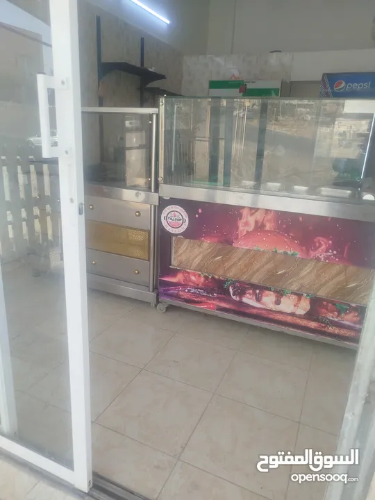 مطعم  شعبي حمص وفلافل للبيع بكامل معداته بكامل معداته وبسعر حرق