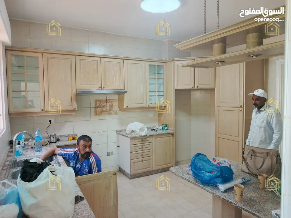 شقة مجددة - ام السماق - 3نوم - 190م - بلكونتين بإطلالــــه مميزة - قرب الخدمات العامة