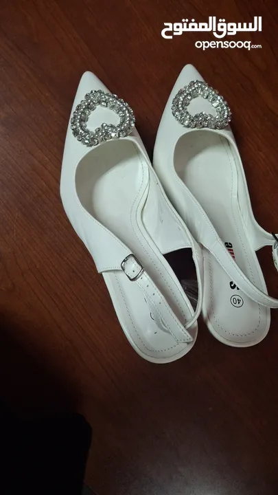 كعب نسائي شبه جديد