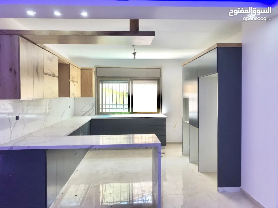 شقة مع حديقة للبيع