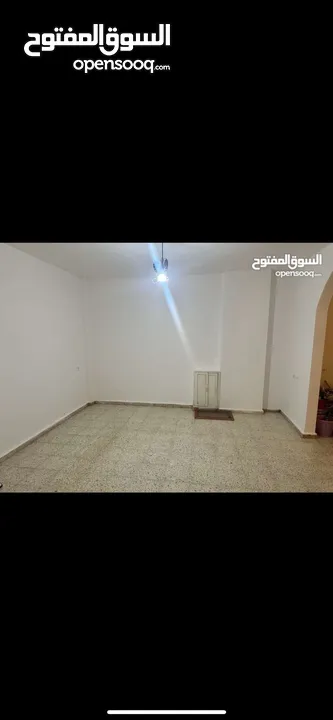 ثلاث غرف نوم غير مفروشة للايجار