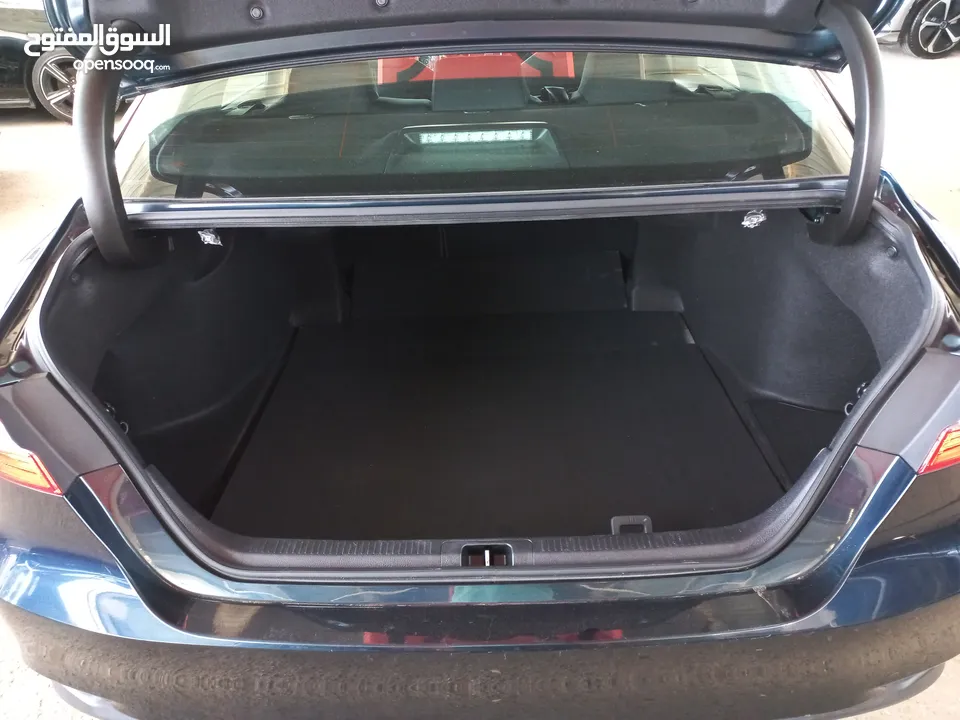 TOYOTA CAMRY HYBRID LITHIUM LE 2020 (تويوتا كامري هايبرد 2020 ليثيوم LE )