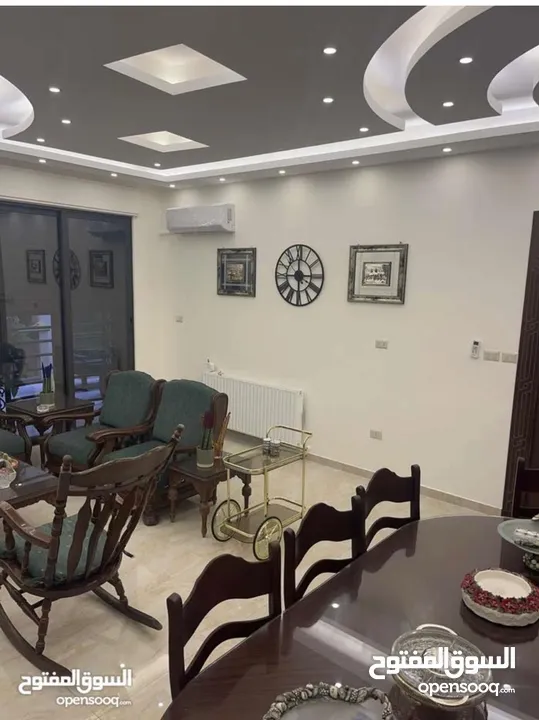 شقة استثمارية للييع يجانب جامعة البتراء