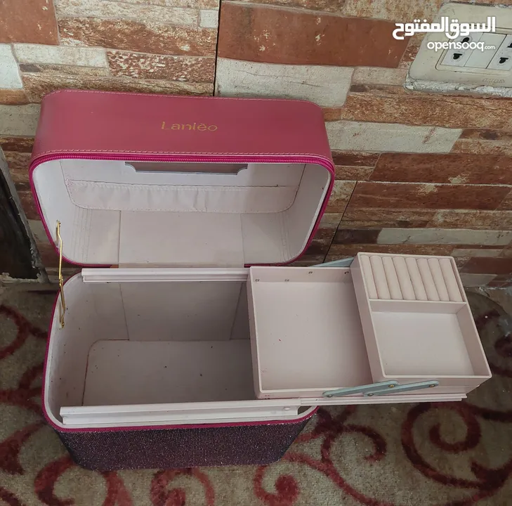 شنطة مكياج ومجوهرات فاخره ستراس حجم كبير