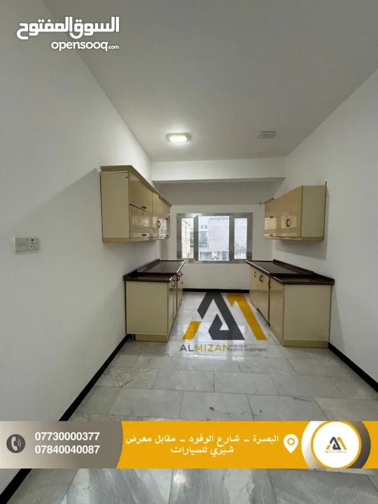 شقة سكنية للايجار طابق اول مطبخ مؤثث بالكامل  المساحة 130 متر حي صنعاء