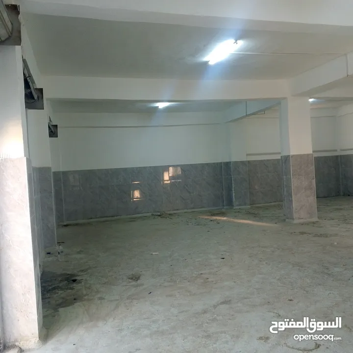 مخازن صناعات خفيفة عدد2 بالإضافة إلى  غرف خدمات عدد2