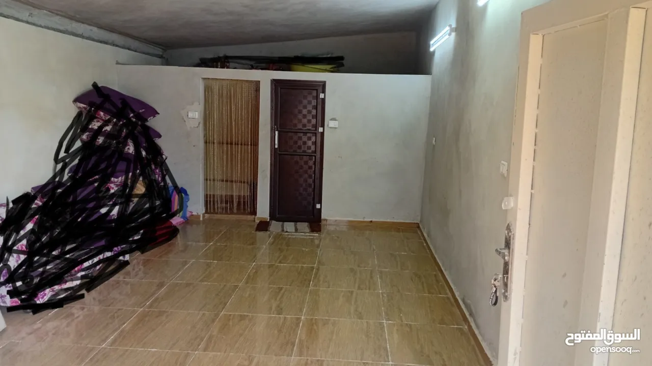 منزل مع حواصل مع ارض مستقل للبيع بناء جديد