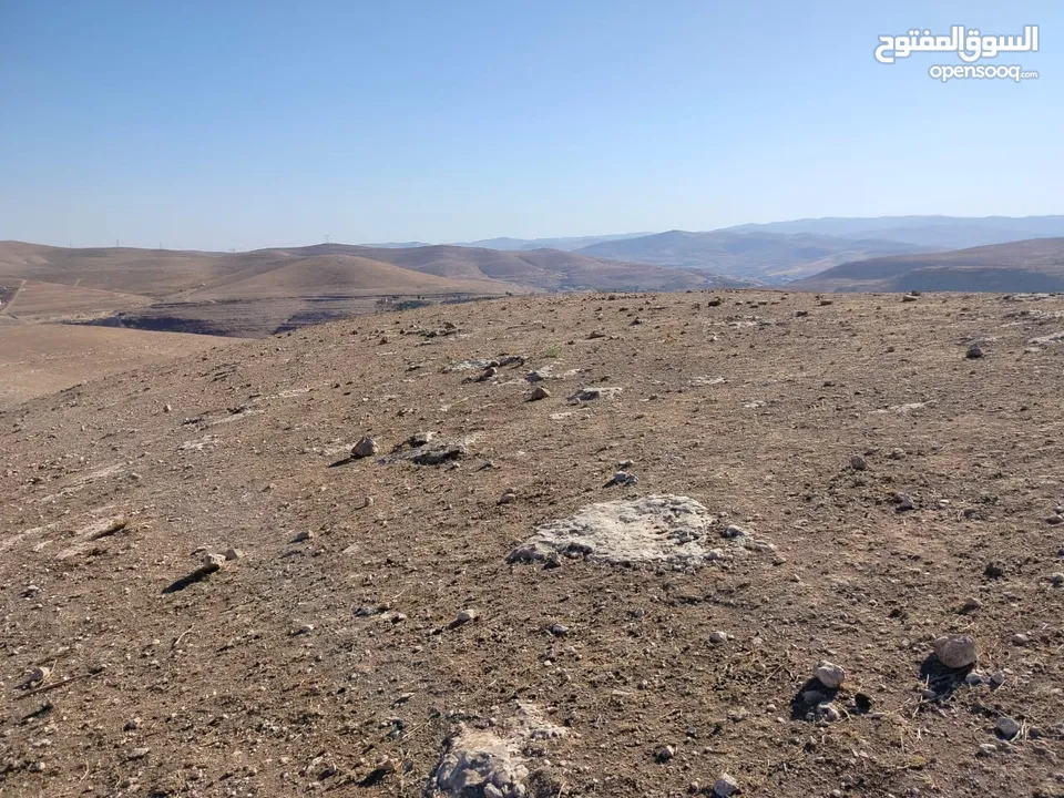 قطعة ارض 3دونمات ونصف فقط  مطلة ومرتفعه واصل جميع خدمات شرق جرش دحل