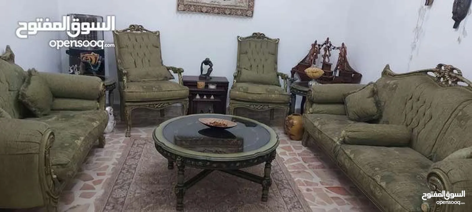 طقم كنب مع طاولات