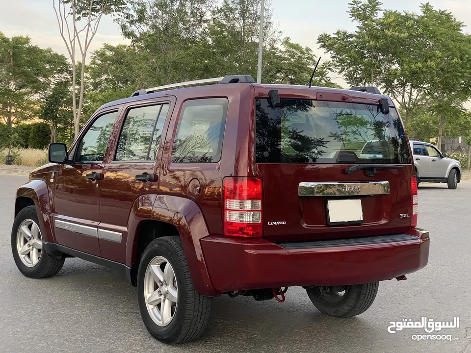 للبيع أو للبدل jeep liberty 2008