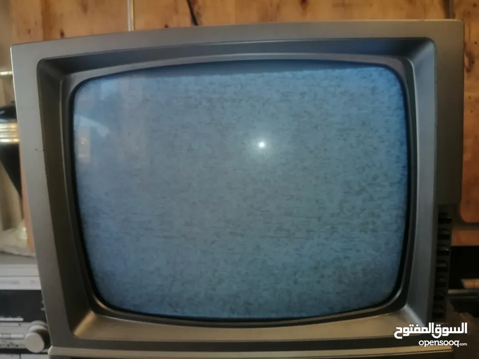 تلفزيون ساده قديم جداً