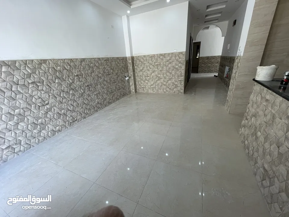 ياسر السور  لجميع انواع البلاط -باركي -مغاسل بورسلان- فايربليس -اسعار مناسبه للجميع مقاولات وبل متر