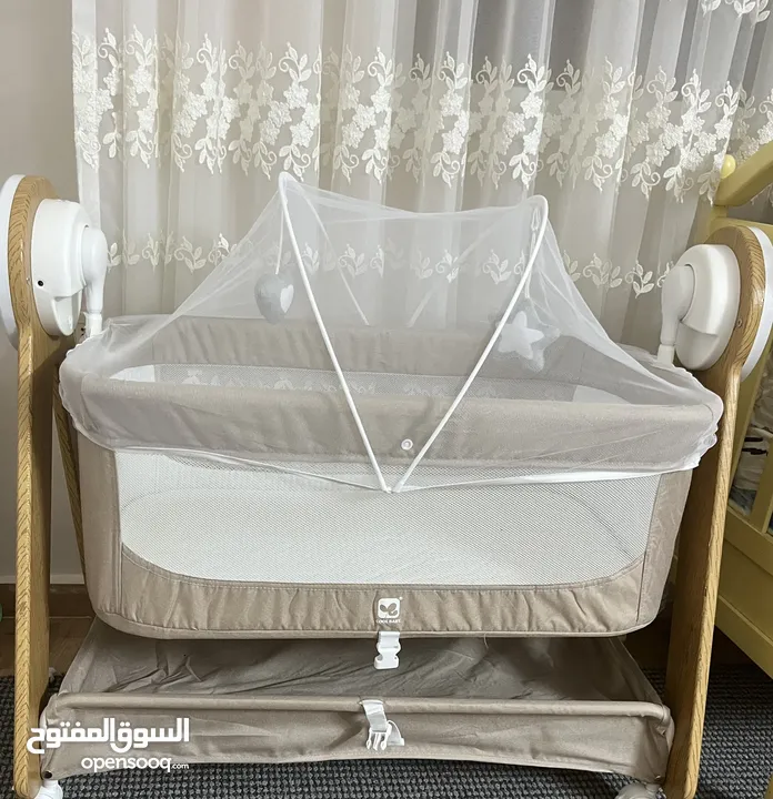 سرير هزاز كهربائي للأطفال بحالة ممتازة ماركة كوول بيبي
