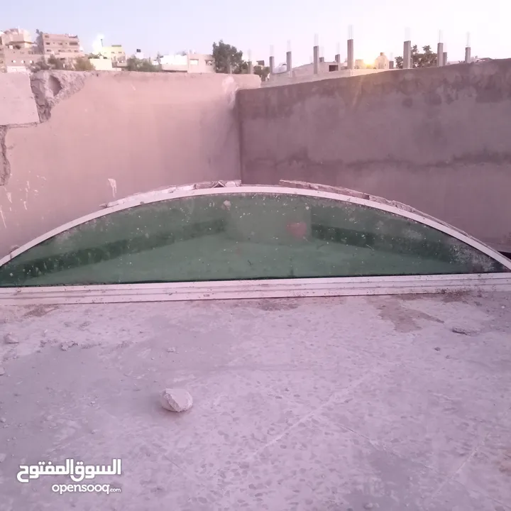 شباك متر و نص بعرض متر و نص و ارتفاع متر للبيع المستعجل