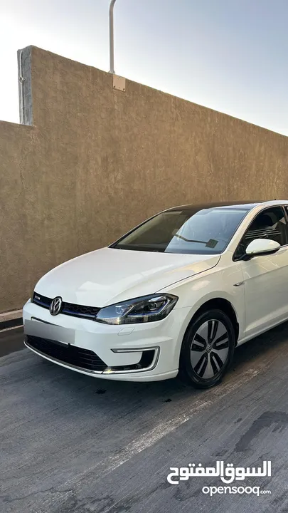 سيارة E-Golf للبيع بسعر ممتاز  كاش فقط