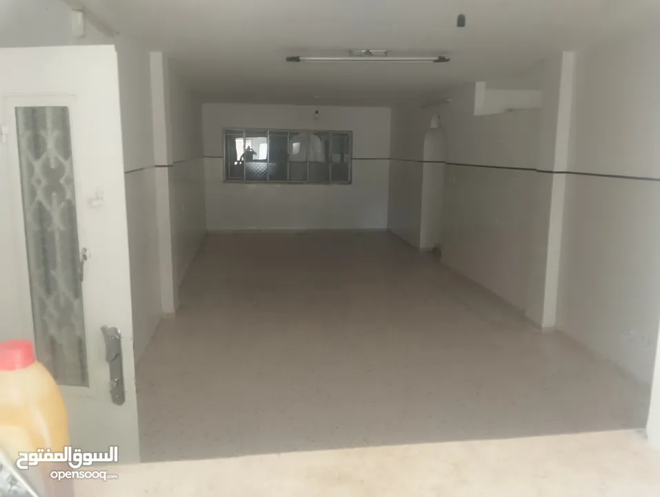 طابق كامل للايجار مع ساحة خارجيه
