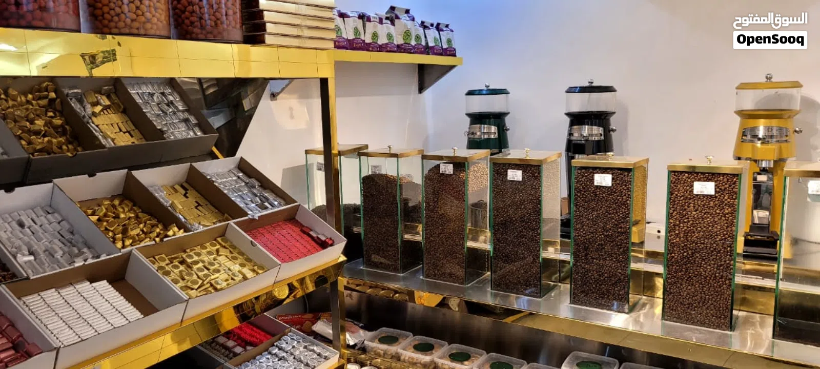 معرض مكسرات جاهز بالكامل”