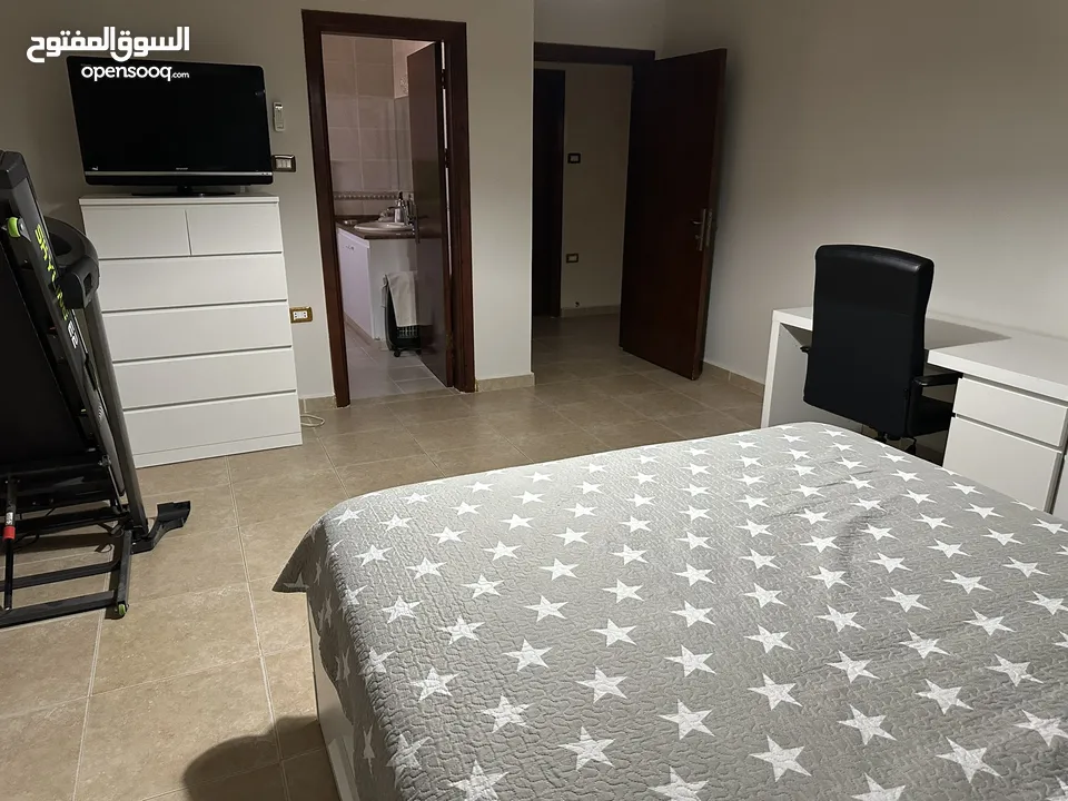 شقه مفروشه  سوبر ديلوكس واسعه واثاث جديد من افخم الانواع في منطقه هادءه جدا في الحي الجنوبي باربد