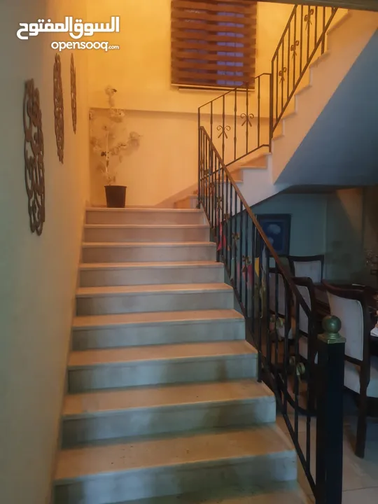 بيت مستقل دوبلكس للبيع الزرقاء ضاحية المدينة المنورة