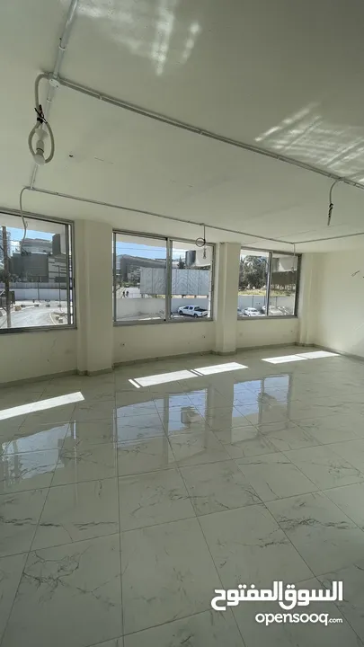 مكتب للايجار في العبدلي / يصلح مكاتب - عيادات - شركات
