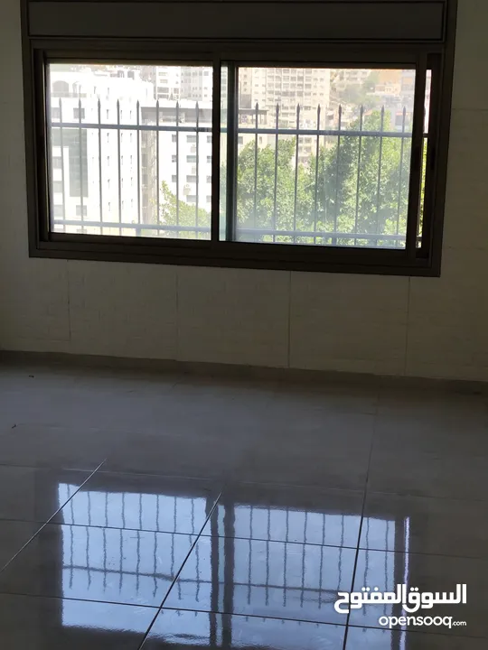 تأجير شقة غير مفروشة