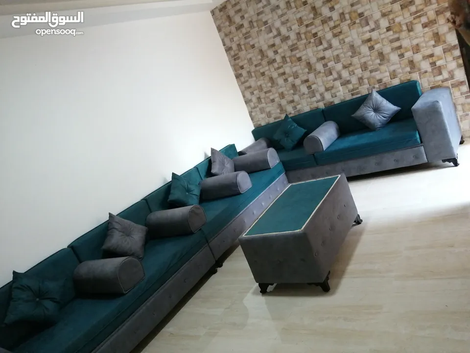 تنجيد جميع انواع الكنب والجلسات العربيه والخليجيه  وصيانه الكنب داخل المنزل