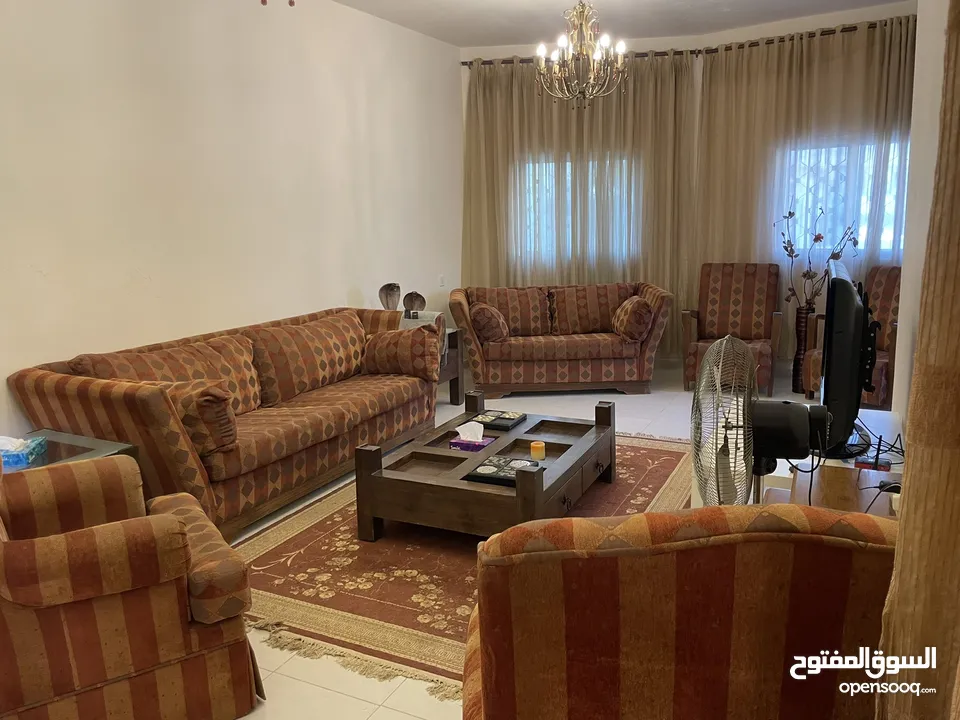 شقة مفروشة ارضية جبل طارق قرب الخدمات موقع مميز